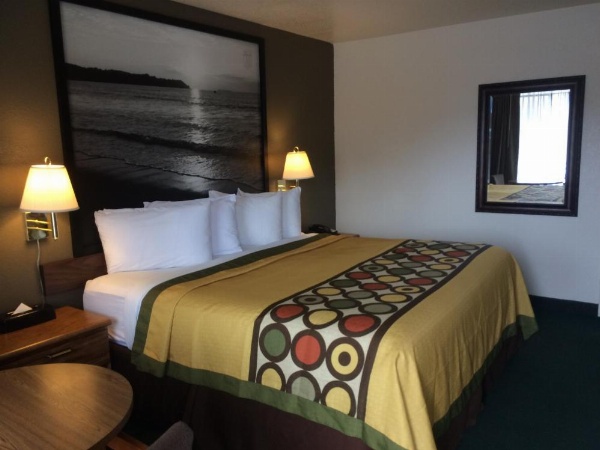 Super 8 by Wyndham Fort Bragg image 25