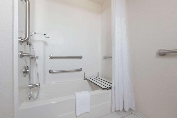 Super 8 by Wyndham Fort Bragg image 27