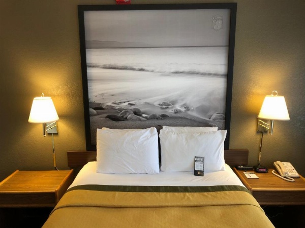 Super 8 by Wyndham Fort Bragg image 33