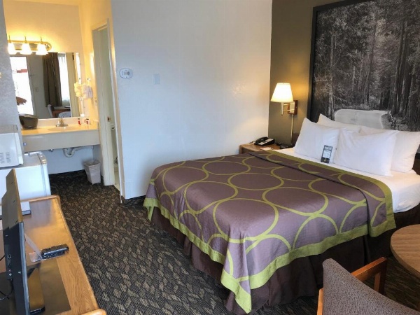 Super 8 by Wyndham Fort Bragg image 37