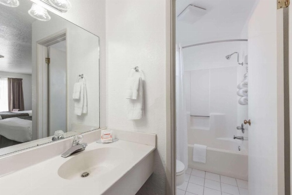 Super 8 by Wyndham Fort Bragg image 46